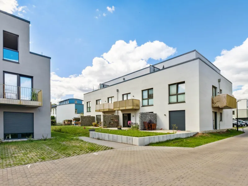 Moderne 2 Zimmer Wohnung mit Einbauchküche und Terrasse zu vermieten! — photo 1